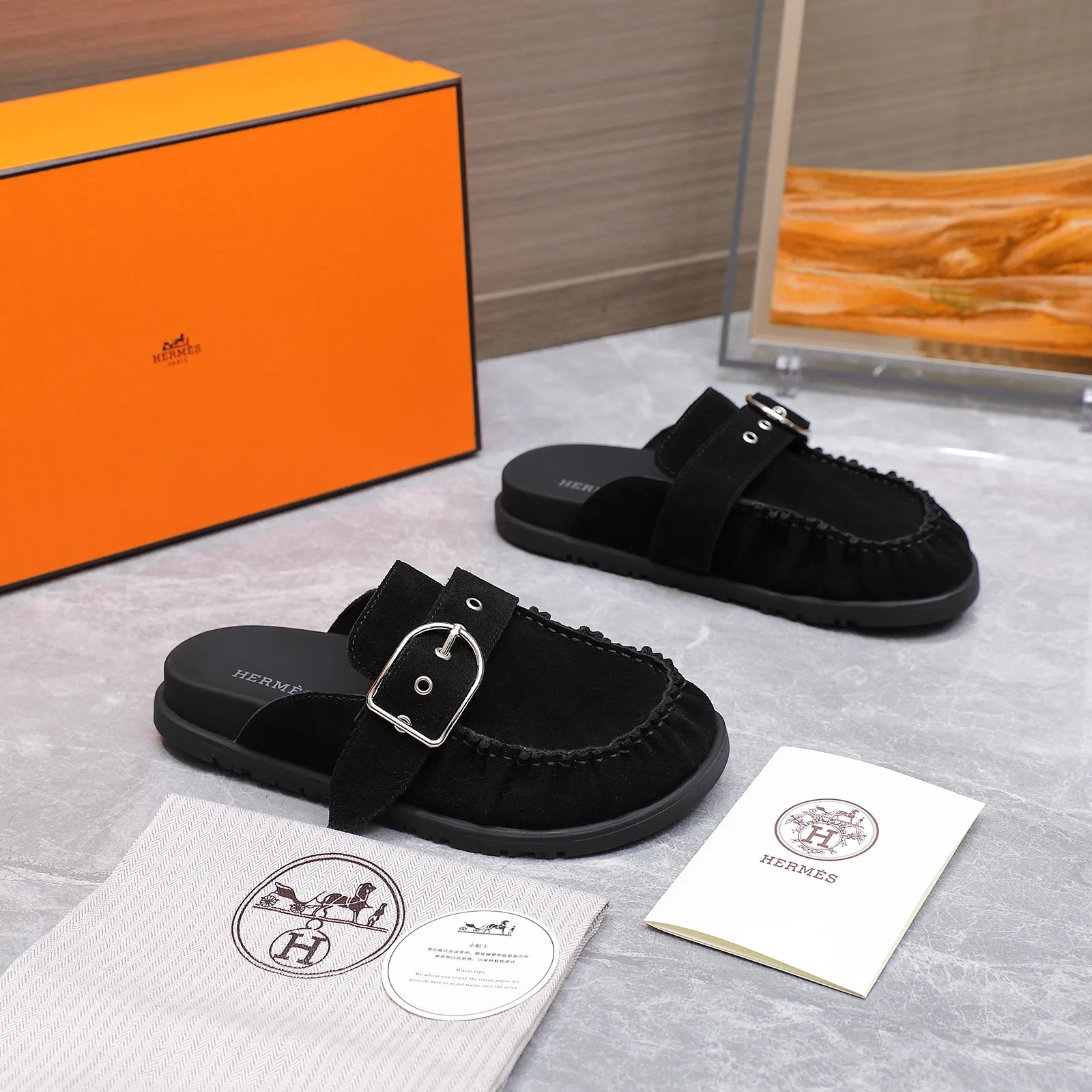 💕💕Factory direct selling price p520💕💕 Men's size +10 ⚡Couple model HERMES 25/Spring and summer latest cute Muller half-flop Birkenstock toe slippers Summer really needs versatile slippers, they look good no matter how you match them, casual and high-end feeling The comfort is also great, paired with various colorful socks, it is trendy ✔️Fabric: imported suede ✔️Inner lining: Sheepskin lining ✔️Outsole: Tpu non-slip and wear-resistant outsole ✔️Size: #35-45 (40 for women and 45 for men, no return or exchange)